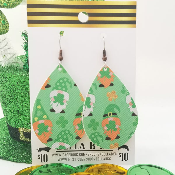 FAUX St. Patrick's Day Gnomes on Green